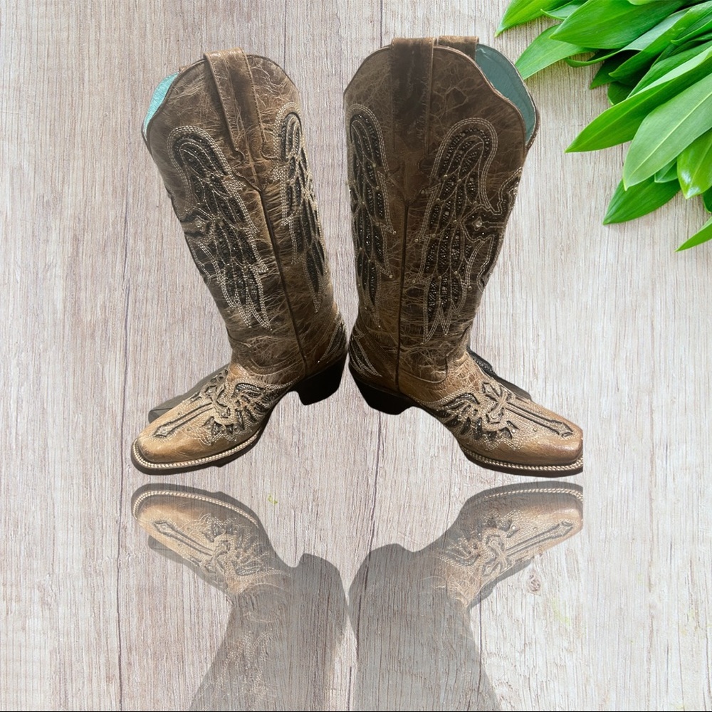 Boots - Picture 3 of 6